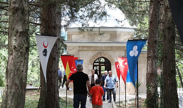 inegol-fatihi-turgut-alp-kabri-basinda-anildi.jpg