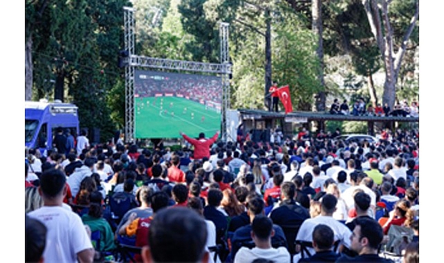 izmirde-dunya-kupasi-heyecani-meydanlara-tasti.jpg