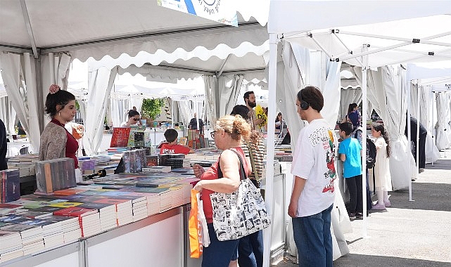 kadikoy-kitap-gunleri-basladi.jpg