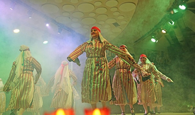 karsiyakada-halk-danslari-kursuna-muhtesem-final.jpg