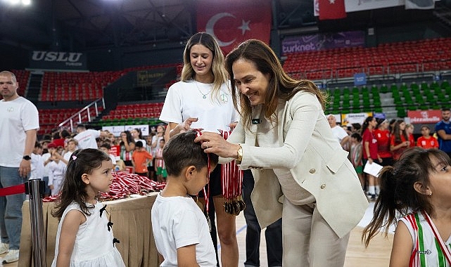 karsiyakada-kis-spor-okullarina-gorkemli-kapanis.jpg
