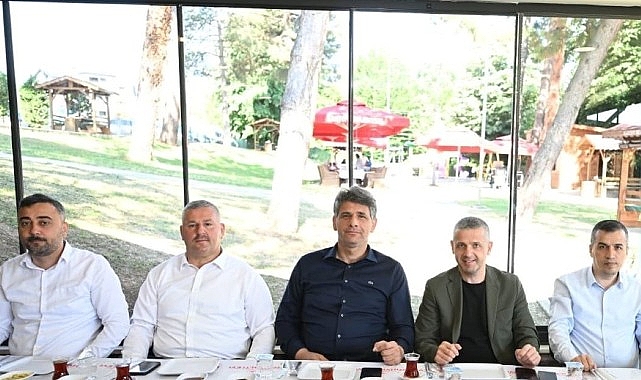 kartepede-hizmetler-muhtarlarla-masaya-yatirildi.jpg