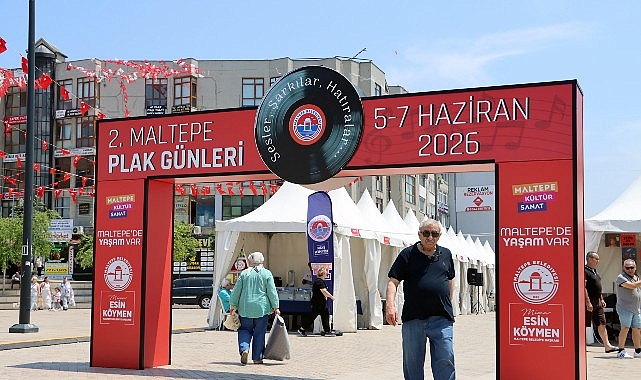 maltepede-nostalji-ruzgari-2-maltepe-plak-gunleri-basladi.jpg