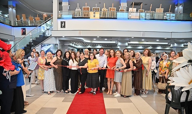 masmek-kursiyerlerinin-el-emegi-goz-nuru-eserleri-bahar-sergisinde-bulustu.jpg