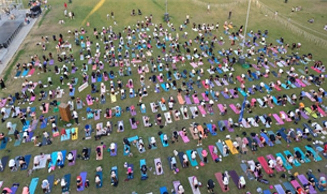 matlar-cimlere-serildi-kulturparkta-yoga-ruzgari-esti.jpg