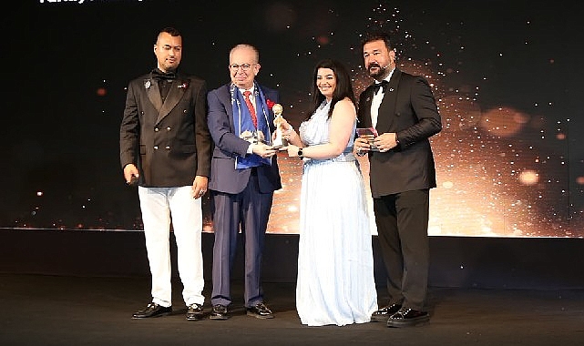 mine-topbas-kadinlarin-hayatini-yapay-zeka-ve-girisimcilikle-donusturuyor.jpg