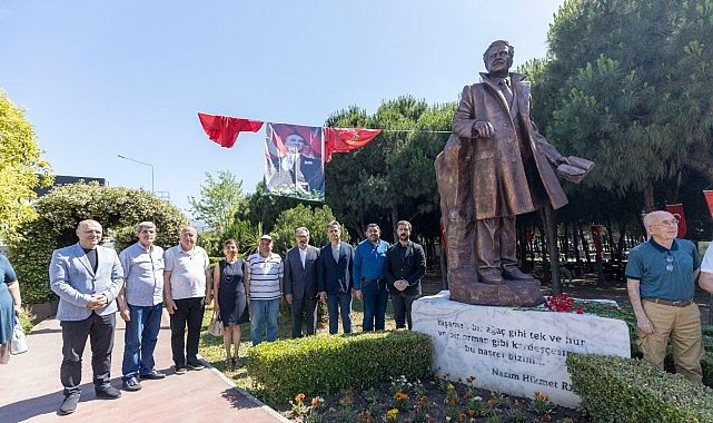 nazim-hikmet-karsiyakada-siirleriyle-anildi.jpg