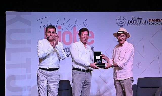nihat-behram-niobe-edebiyat-sanat-soylesilerinde-manisalilarla-bulustu.jpg