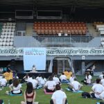 saglikli-yaslanma-icin-yoga-yaptilar.jpg