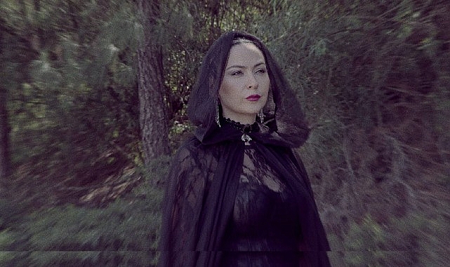 yasemin-ugurludan-yeni-tekli-kizil-topraklar.jpg