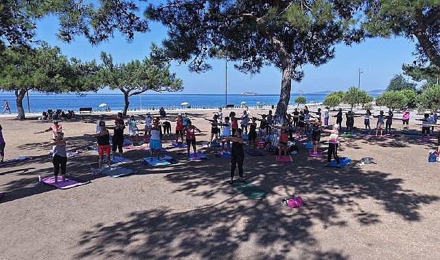 yesille-mavinin-bulustugu-yerde-pilates.jpg