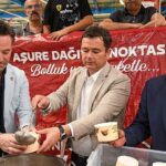 Başkan Erkan Aydın Hamitler’de Aşure Bereketini Vatandaşlarla Paylaştı