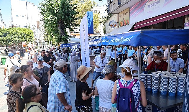 buyuksehirin-asure-ikramlari-suruyor.jpg