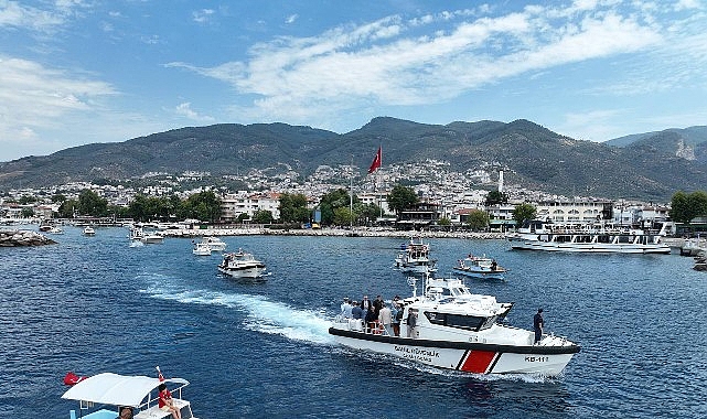 denizcilik-ve-kabotaj-bayraminin-100-yili-edremitte-coskuyla-kutlandi.jpg