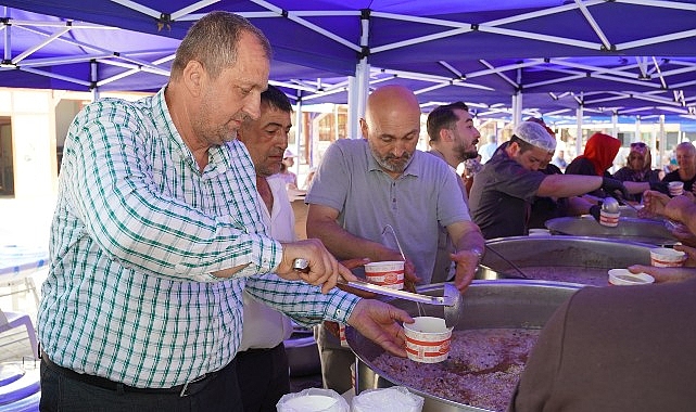 iznikte-5-bin-kisilik-asure-ikrami.jpg