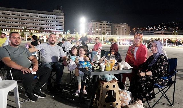 kocaelide-yaz-nesesi-meydana-tasiniyor.jpg
