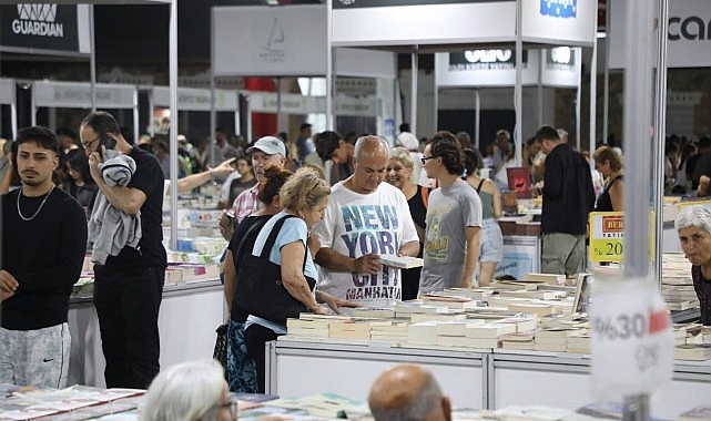8. Edremit Kitap Fuarı Kitapseverlere kapılarını açtı