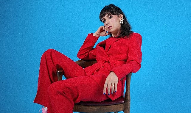 Aslı Demirer 2 yıl aradan sonra yeni single’ı ‘Durur Bütün Dünya’ ile geri dönüyor