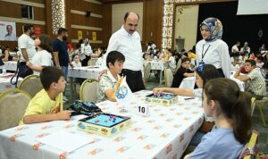 Başkan Altay, Genç KOMEK Akıl ve Zekâ Oyunları’nın Final Turunda Öğrencilerin Heyecanını Paylaştı