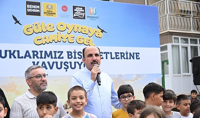 Başkan Altay, “Güle Oynaya Camiye Gel” Projesinde Bisiklet Almaya Hak Kazanan Çocuklara Bisikletlerini Hediye Etti