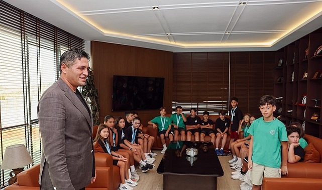 Başkan Serkan Acar, Başarılı Yüzücüleri Makamında Ağırladı