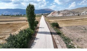 Büyükşehir Belediyesi’nin kırsalda yol çalışmaları sürüyor