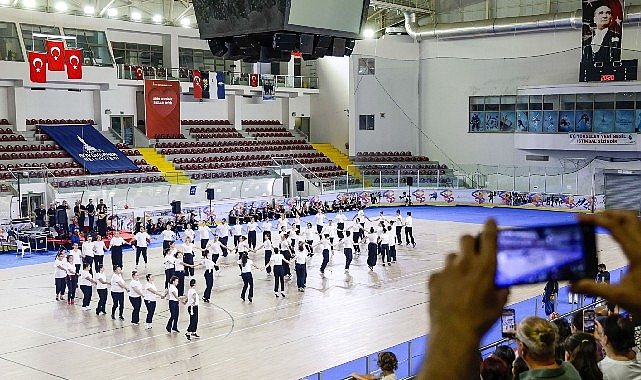 Büyükşehir’in Balkan dansları kursunda coşkulu final