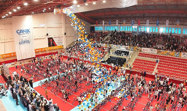 Canik’te Tüm Çocuklar Hediyelerine Kavuştu