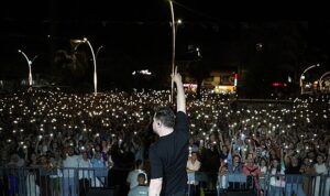 Ekin Uzunlar, Kocaeli’yi Karadeniz ezgileriyle coşturdu