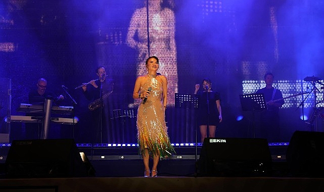 Göksel’den Aliağa’da unutulmaz konser