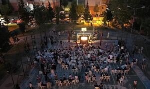 “Karagöz’ün Salıncağı” İlk Gösteriminde Çocuklar Ve Aileler Buluştu