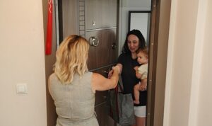 Karşıyaka Belediyesi’nden yeni doğan bebeklere sıcak karşılama