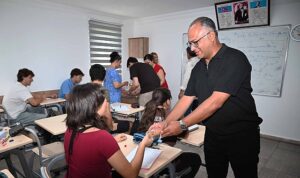 Kemer’de eğitime tatlı dokunuş