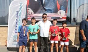 Nilüfer’de Zafer Bayramı coşkusu kortlara taşındı