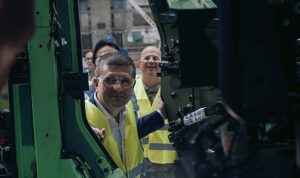 Romanya Savunma Bakanı Miruță,  Otokar’ın Mediaş Fabrikasını Ziyaret Etti