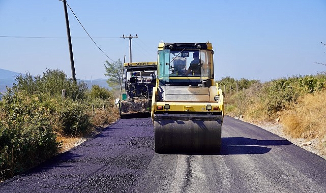 Seferihisar’da asfalt seferberliği Teos Caddesi’nde devam ediyor