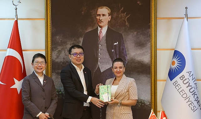 Singapur Cumhuriyeti Büyükelçisi Kok Li Peng’den Özdemir’e ziyaret