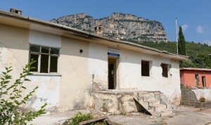 Yenişehir’de atıl okullar ve metruk yapılar yıkılıyor