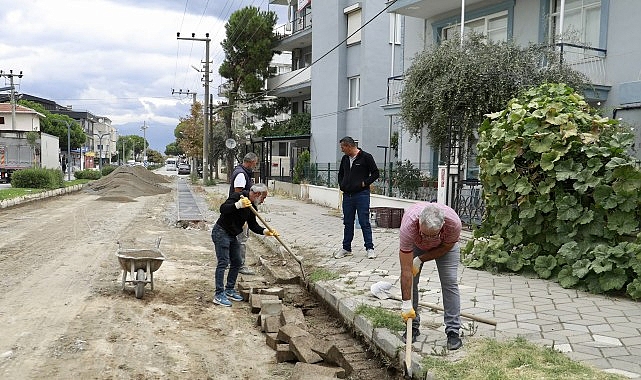 Burhaniye’de Fen İşleri Ekipleri Sahada Çalışmalarını Sürdürüyor