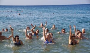 Dünya Barış Gününe denizde pilates ile başladılar