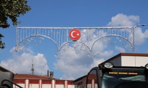 Geyve Çarşısında Dekoratif Aydınlatma Çalışmaları Başladı