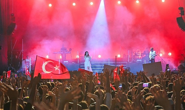İEF’de 9 Eylül coşkusu