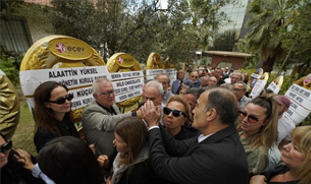 İzmir, eski başkanına veda etti
