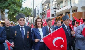 Karşıyaka’da gazilere saygı yürüyüşü