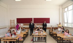 Miniklere Başkan Çırpanoğlu’ndan Eğitim Desteği ve Hediye Sürprizi