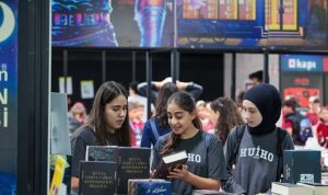 Antalya Kitap Fuarı’na öğrencilerden yoğun ilgi