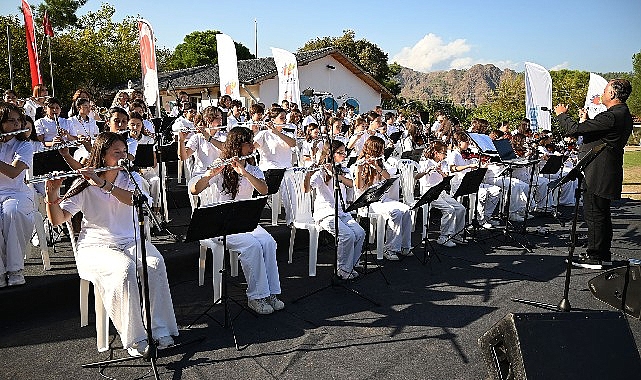 Kemer Belediyesi Cumhuriyet Orkestrası’ndan Çıralı’da konser